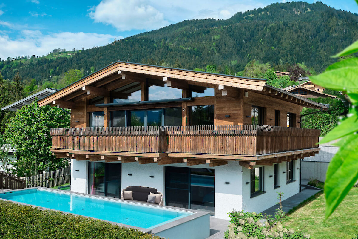 Chalet with pool on the sunny hillside in Kitzbuehel