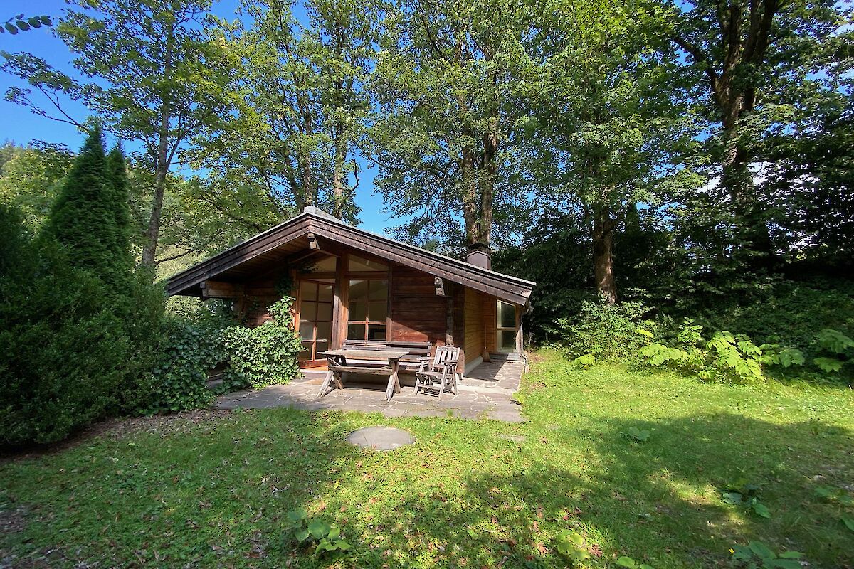 Log cabin in a very nice location - close to town