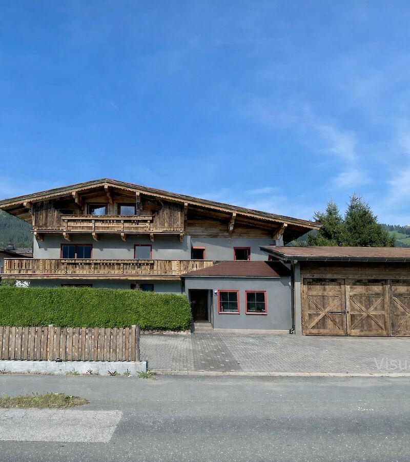 Apartment building with 4 apartments and large garage - storage - workshop