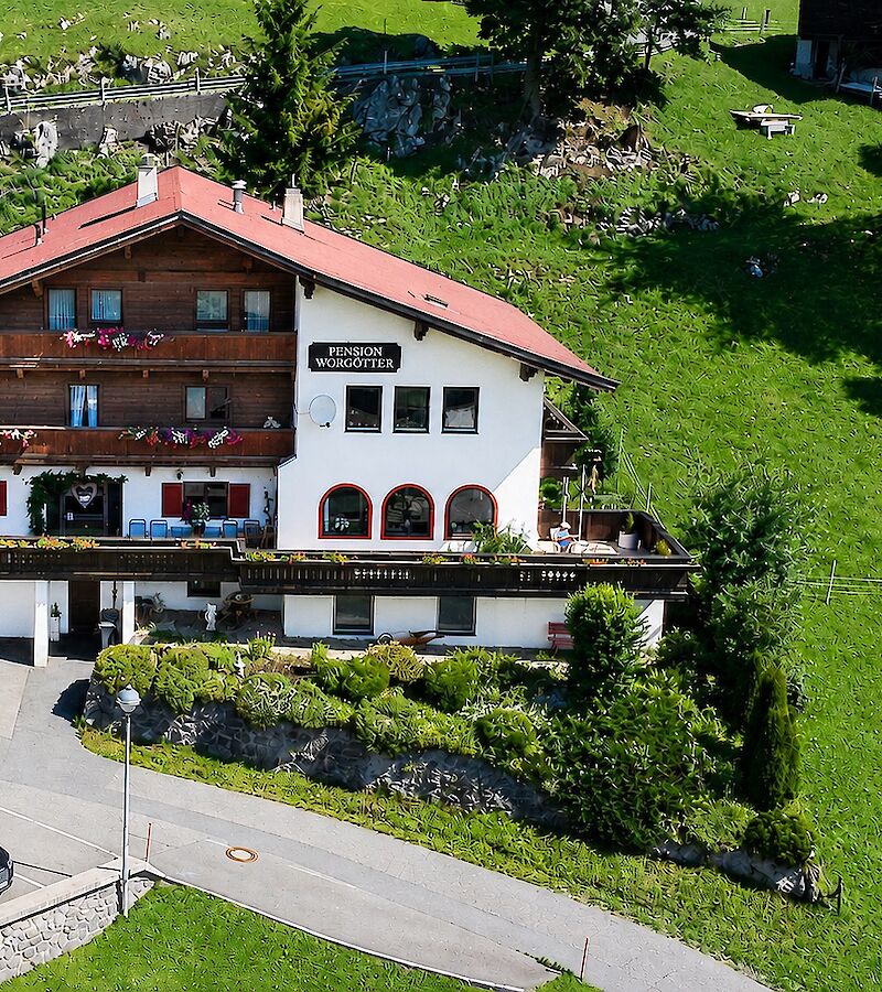 Guest house rented all year round, for sale immediate takeover possible