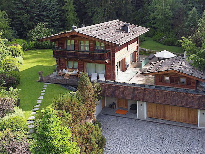 Detached property in a sought-after natural location near Lake Schwarzsee