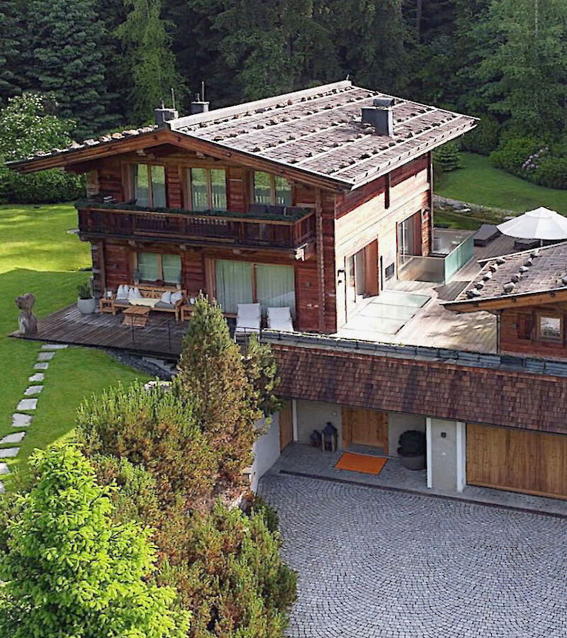 Detached property in a sought-after natural location near Lake Schwarzsee