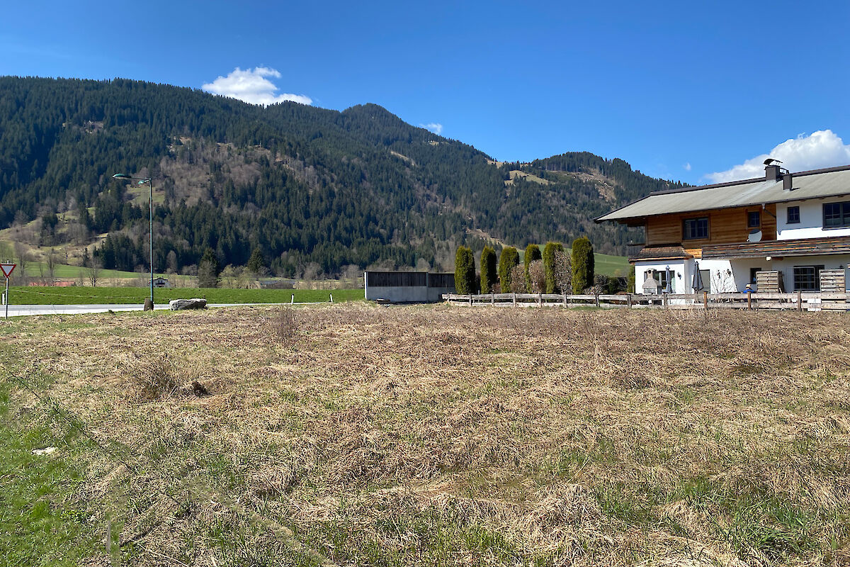 Plot in a sunny location with very nice views