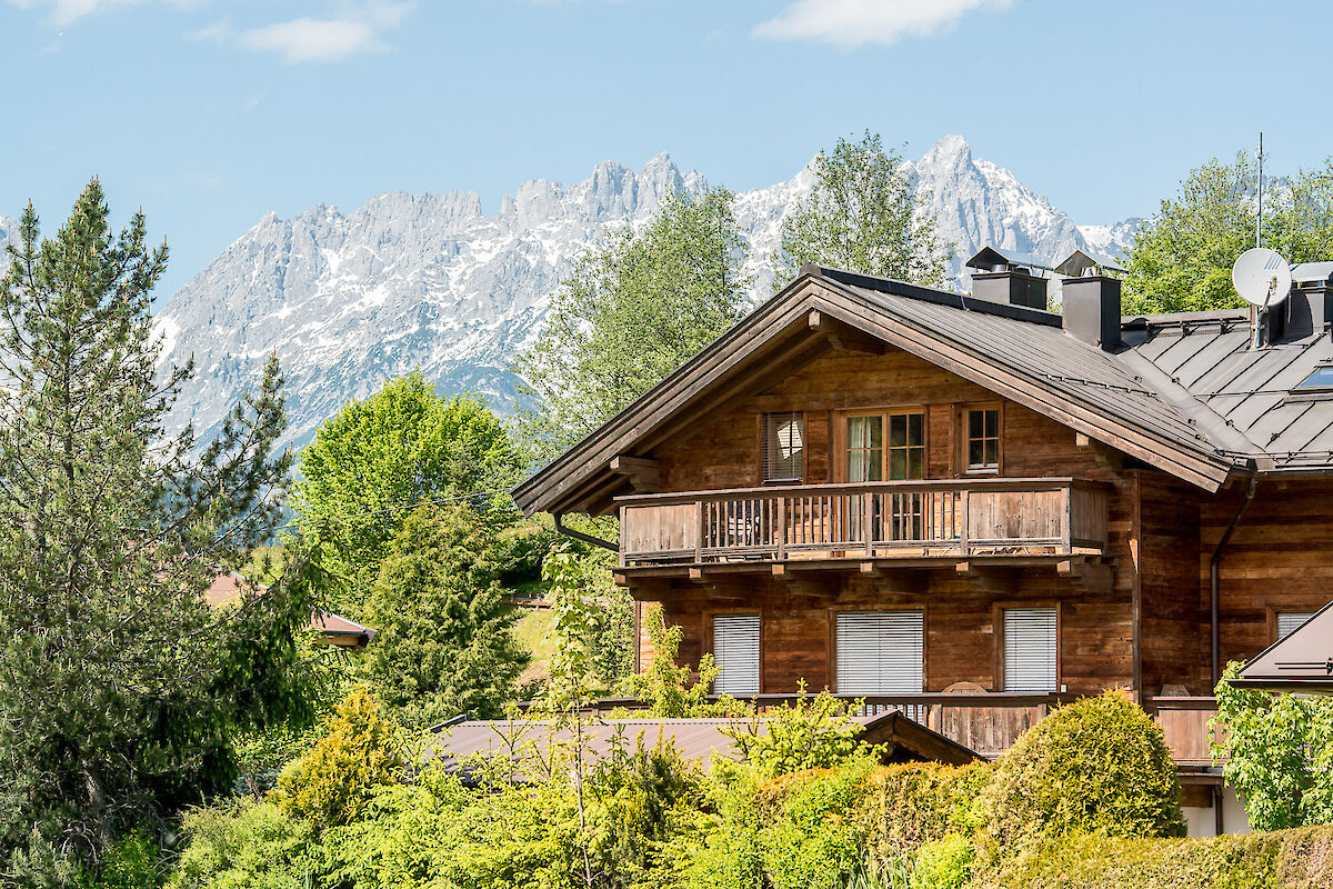 Apartment building in an absolutely sunny location