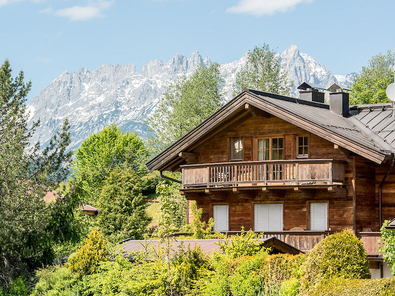 Apartment building in an absolutely sunny location