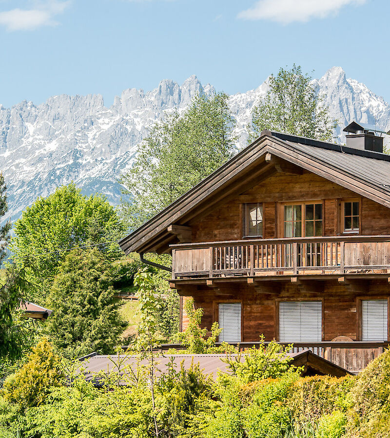 Apartment building in an absolutely sunny location